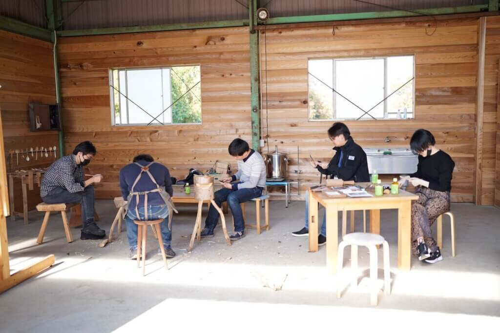 久保田家具工房での木彫りスプーン作り体験